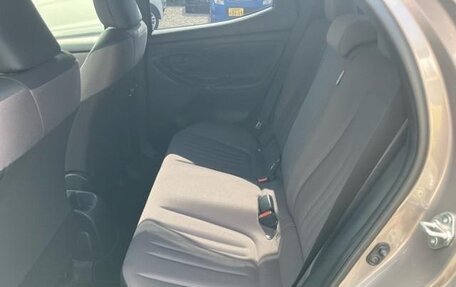 Toyota Yaris, 2021 год, 1 073 000 рублей, 28 фотография