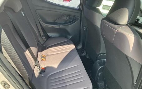 Toyota Yaris, 2021 год, 1 073 000 рублей, 29 фотография