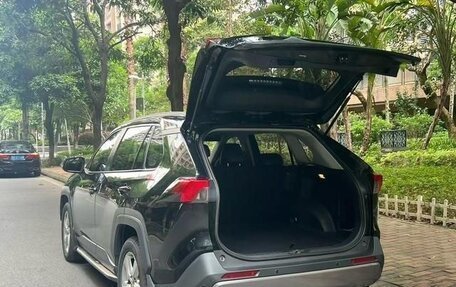 Toyota RAV4, 2021 год, 2 730 000 рублей, 9 фотография