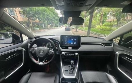 Toyota RAV4, 2021 год, 2 730 000 рублей, 10 фотография