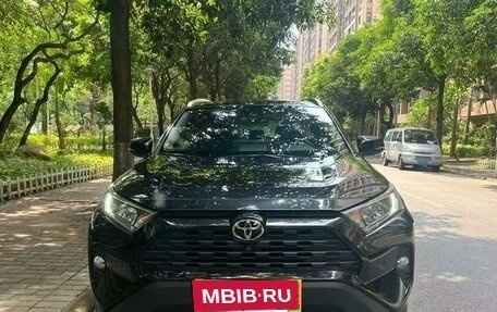 Toyota RAV4, 2021 год, 2 730 000 рублей, 2 фотография