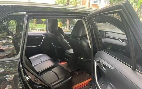 Toyota RAV4, 2021 год, 2 730 000 рублей, 17 фотография