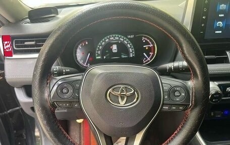 Toyota RAV4, 2021 год, 2 730 000 рублей, 13 фотография