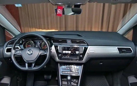 Volkswagen Touran III, 2021 год, 1 880 000 рублей, 6 фотография