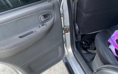 KIA Sportage IV рестайлинг, 2002 год, 400 000 рублей, 15 фотография