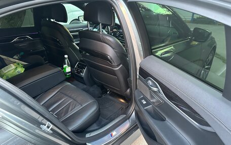 BMW 7 серия, 2017 год, 4 650 000 рублей, 9 фотография