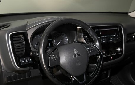 Mitsubishi Outlander III рестайлинг 3, 2020 год, 1 950 000 рублей, 5 фотография