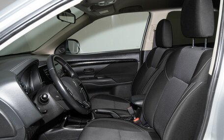 Mitsubishi Outlander III рестайлинг 3, 2020 год, 1 950 000 рублей, 6 фотография