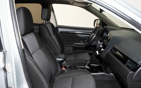 Mitsubishi Outlander III рестайлинг 3, 2020 год, 1 950 000 рублей, 8 фотография