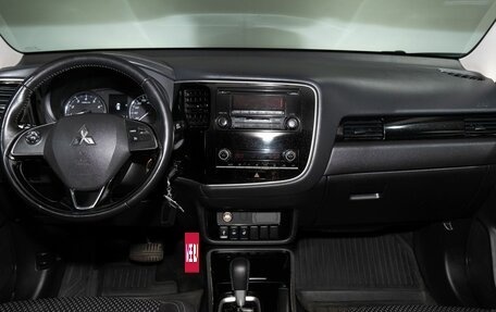 Mitsubishi Outlander III рестайлинг 3, 2020 год, 1 950 000 рублей, 7 фотография