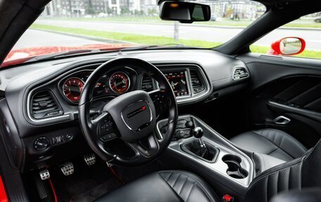 Dodge Challenger III рестайлинг 2, 2020 год, 4 850 000 рублей, 38 фотография