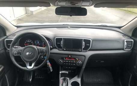 KIA Sportage IV рестайлинг, 2018 год, 1 996 000 рублей, 10 фотография