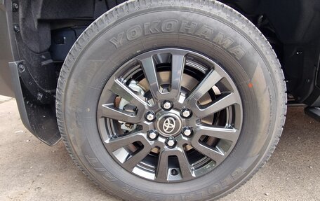 Toyota Land Cruiser Prado 150 рестайлинг 2, 2024 год, 8 190 000 рублей, 11 фотография