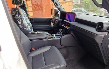Toyota Land Cruiser Prado 150 рестайлинг 2, 2024 год, 8 190 000 рублей, 28 фотография