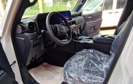 Toyota Land Cruiser Prado 150 рестайлинг 2, 2024 год, 8 190 000 рублей, 34 фотография