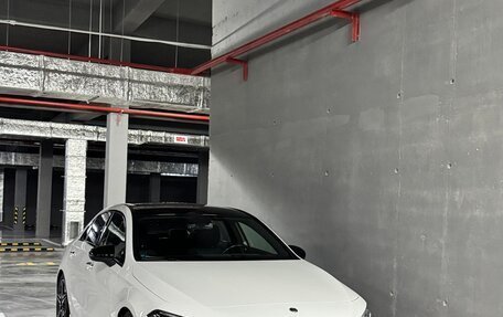 Mercedes-Benz A-Класс, 2019 год, 2 500 000 рублей, 1 фотография