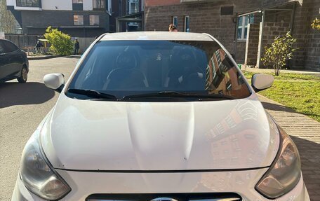 Hyundai Solaris II рестайлинг, 2011 год, 650 000 рублей, 1 фотография