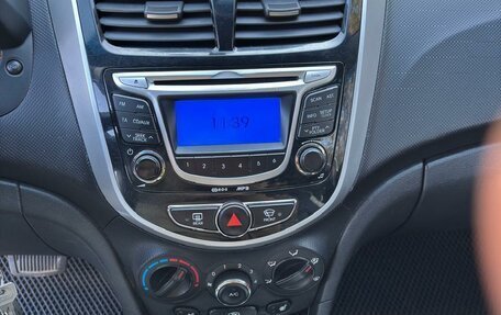 Hyundai Solaris II рестайлинг, 2011 год, 650 000 рублей, 11 фотография