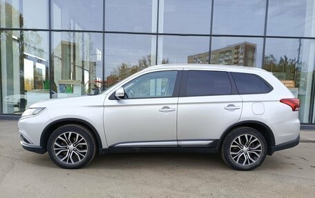 Mitsubishi Outlander III рестайлинг 3, 2015 год, 1 354 000 рублей, 10 фотография