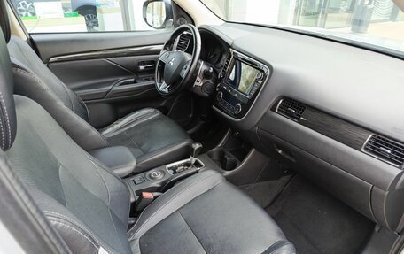 Mitsubishi Outlander III рестайлинг 3, 2015 год, 1 354 000 рублей, 13 фотография