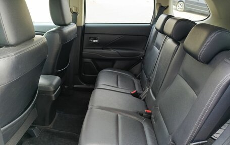 Mitsubishi Outlander III рестайлинг 3, 2015 год, 1 354 000 рублей, 15 фотография
