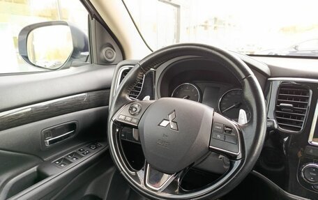 Mitsubishi Outlander III рестайлинг 3, 2015 год, 1 354 000 рублей, 23 фотография