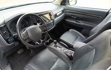 Mitsubishi Outlander III рестайлинг 3, 2015 год, 1 354 000 рублей, 20 фотография