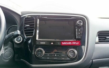 Mitsubishi Outlander III рестайлинг 3, 2015 год, 1 354 000 рублей, 18 фотография
