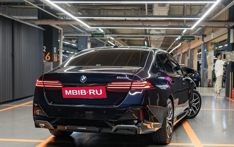 BMW 5 серия, 2025 год, 5 887 880 рублей, 3 фотография