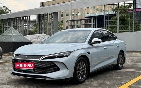 BYD Qin, 2025 год, 2 420 000 рублей, 3 фотография