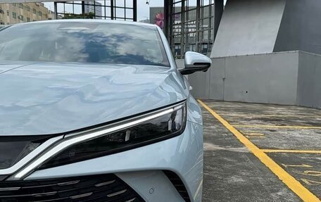 BYD Qin, 2025 год, 2 420 000 рублей, 8 фотография