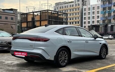 BYD Qin, 2025 год, 2 420 000 рублей, 7 фотография