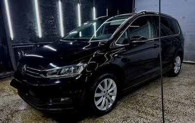 Volkswagen Touran III, 2019 год, 2 450 000 рублей, 1 фотография