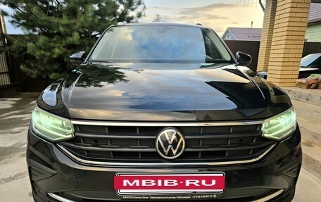 Volkswagen Tiguan II, 2021 год, 2 550 000 рублей, 2 фотография