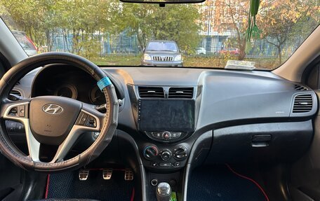 Hyundai Solaris II рестайлинг, 2011 год, 630 000 рублей, 10 фотография