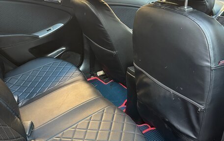 Hyundai Solaris II рестайлинг, 2011 год, 630 000 рублей, 13 фотография