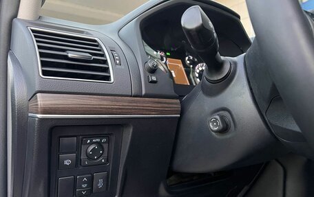 Toyota Land Cruiser Prado 150 рестайлинг 2, 2017 год, 4 650 000 рублей, 19 фотография