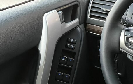 Toyota Land Cruiser Prado 150 рестайлинг 2, 2017 год, 4 650 000 рублей, 23 фотография