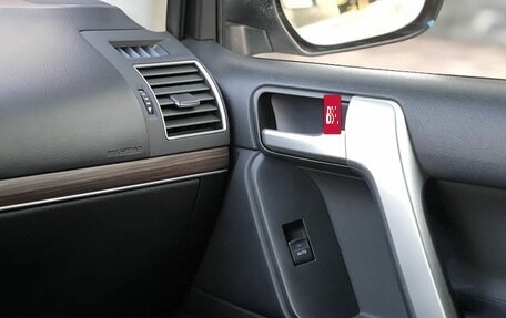 Toyota Land Cruiser Prado 150 рестайлинг 2, 2017 год, 4 650 000 рублей, 24 фотография