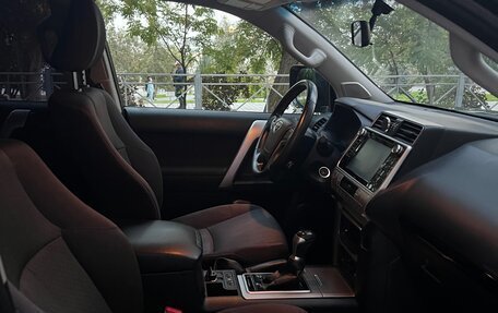 Toyota Land Cruiser Prado 150 рестайлинг 2, 2018 год, 4 000 000 рублей, 5 фотография