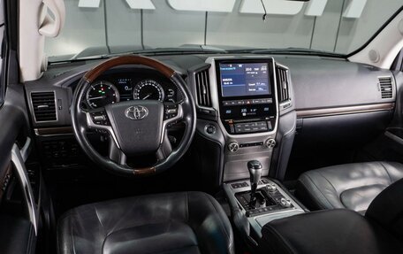 Toyota Land Cruiser 200, 2018 год, 5 749 000 рублей, 6 фотография