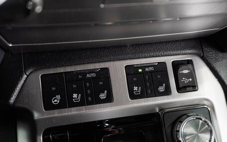 Toyota Land Cruiser 200, 2018 год, 5 749 000 рублей, 23 фотография