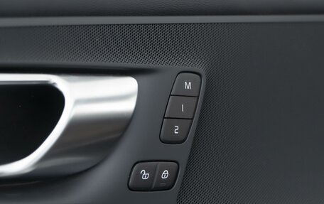 Volvo XC60 II, 2025 год, 6 303 077 рублей, 18 фотография