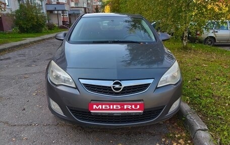 Opel Astra J, 2011 год, 650 000 рублей, 2 фотография
