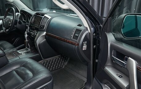 Toyota Land Cruiser 200, 2012 год, 3 099 000 рублей, 12 фотография
