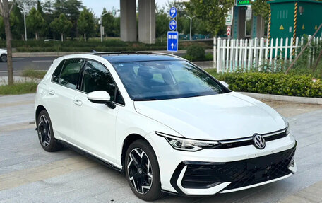 Volkswagen Golf VIII, 2025 год, 3 220 000 рублей, 2 фотография