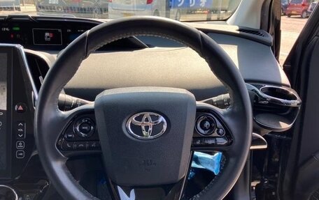 Toyota Prius IV XW50, 2021 год, 1 993 000 рублей, 7 фотография