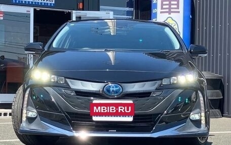 Toyota Prius IV XW50, 2021 год, 1 993 000 рублей, 2 фотография