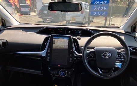 Toyota Prius IV XW50, 2021 год, 1 993 000 рублей, 8 фотография
