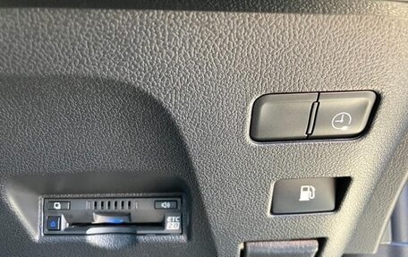 Toyota Prius IV XW50, 2021 год, 1 993 000 рублей, 20 фотография